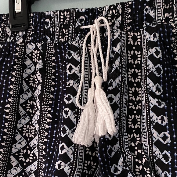 Flowy Patterned Shorts - Picture 2 of 5